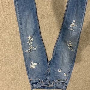 Levi’s ripped high rise mom jeans!!